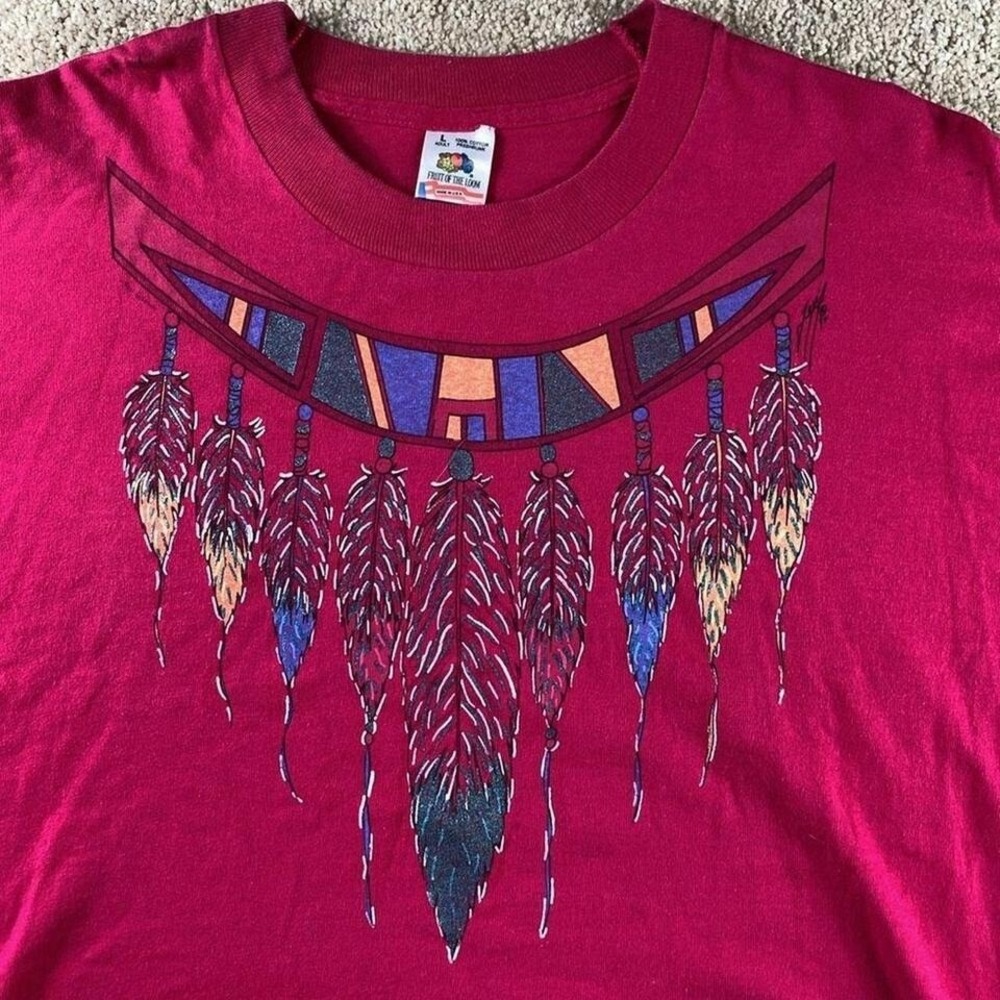 Vintage Fruit of‎ the Loom Pink Feather Graphic T-Shirt L Single Stitch USA Made